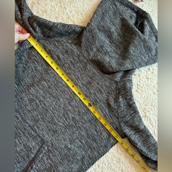 5/$20 Reebok fleece pullover - Picture 3 of 6